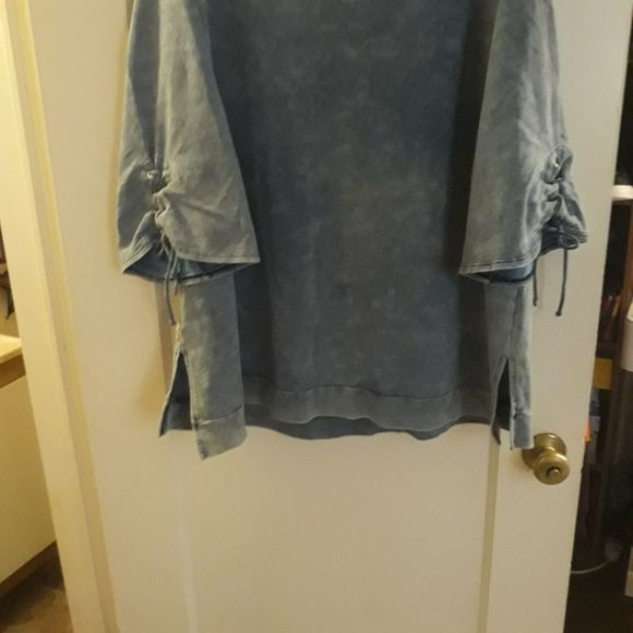 Sweatshirt, shirt with ties - Picture 7 of 9